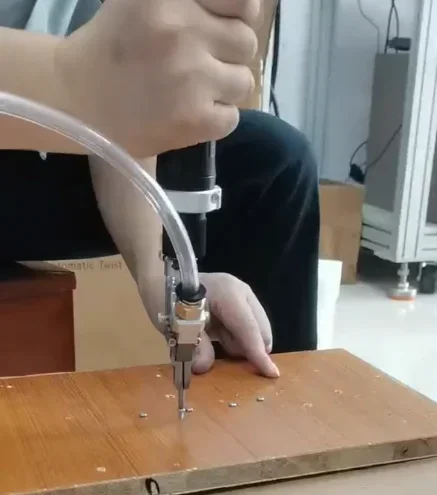 Automatic Tightening Screw System New Handheld Screwdriver Machine Air Blowing Screw Feeder for Manufacturing Plant
