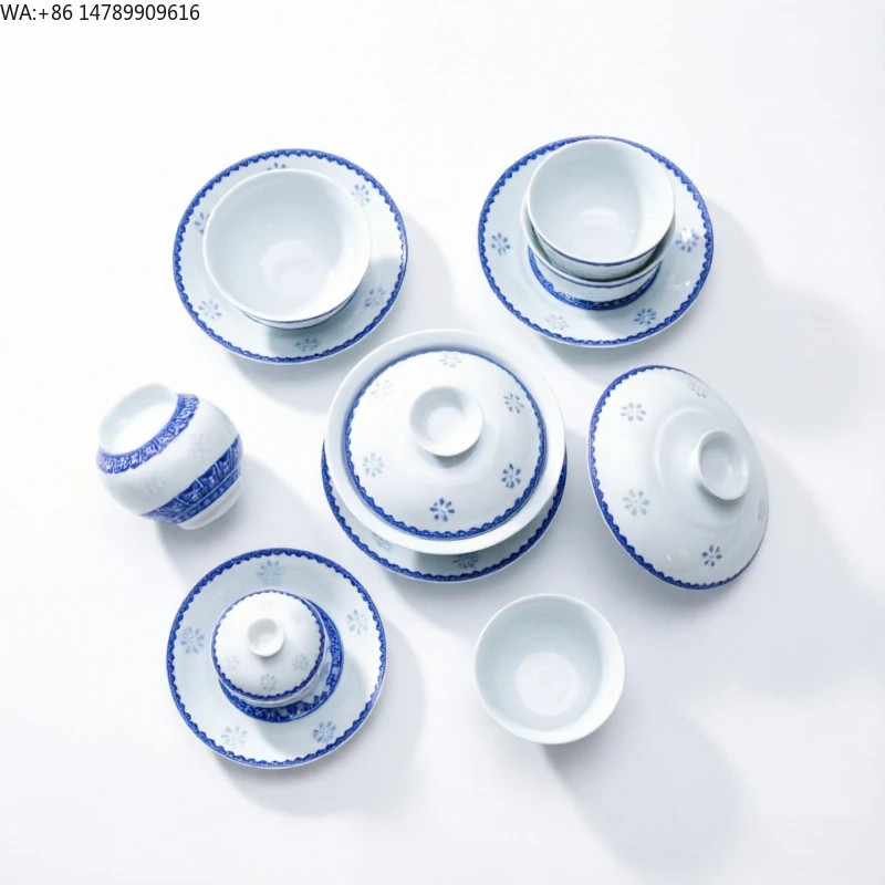 

Набор керамической посуды в китайском стиле: роскошный обеденный сервиз, традиционный китайский ретро-дизайн, подглазурная роспись, золотой поставщик, сине-белый цвет.