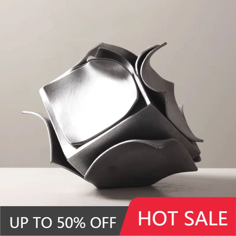 Aesthetic Figurines Modern Elegant Decorative Figurines Interior Metal Gothic Luxury Dried Flower Vases Table Ornaments