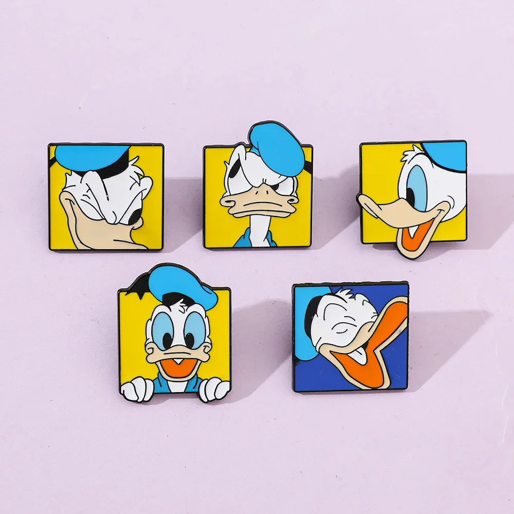 

5pcs Disney Anime Peripheral Cartoon Donald Duck Metal Badge Schoolgirl Brooches Accessory Backpack Decoration Festivals Gift