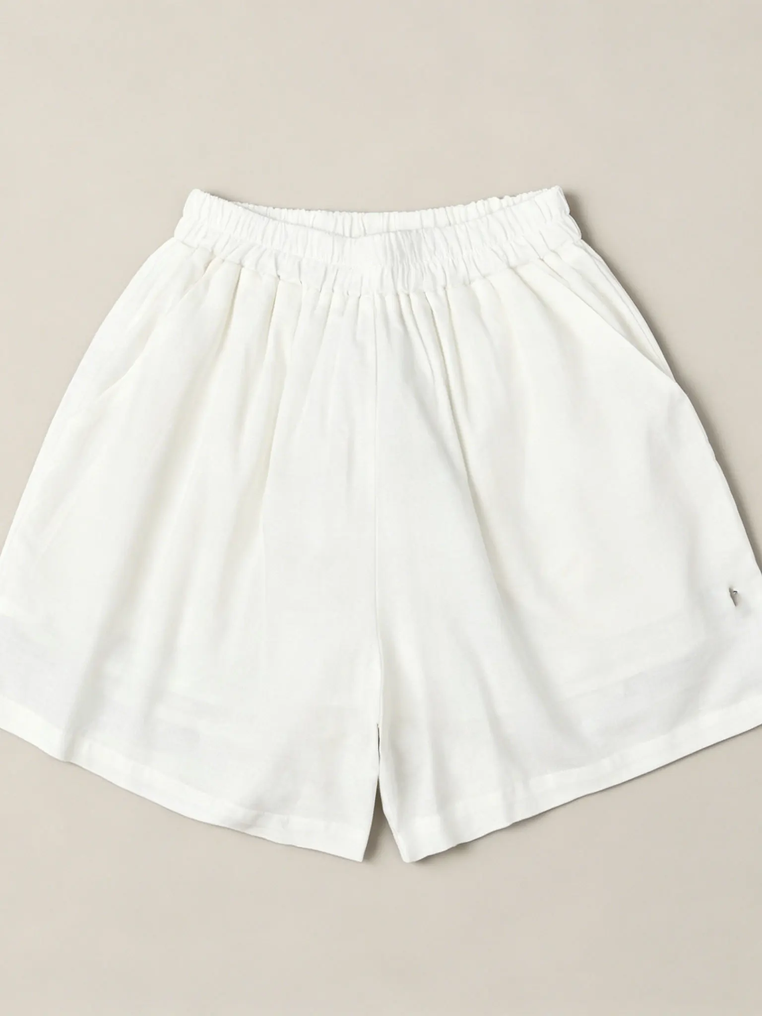 Women's Summer Loose Fit Linen Shorts Elastic Waist Casual Pants Straight Leg Khaki Color Versatile Slimming Effect
