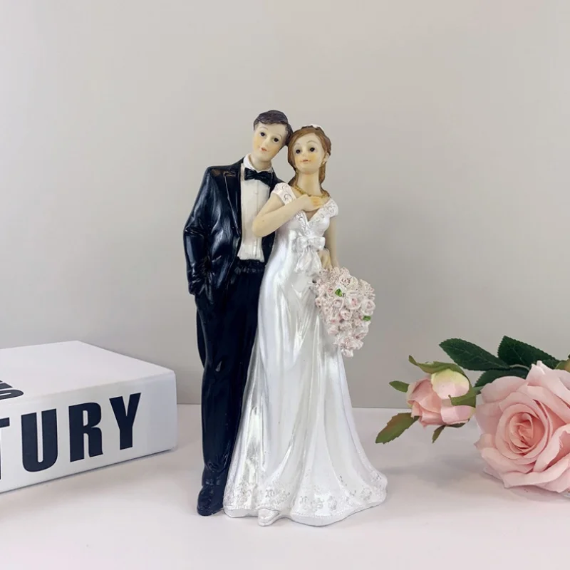 European-Style Wedding Decoration Resin Crafts Bridegroom Bride Wedding Decoration People Hand-Held Couple Wedding Ceremony Gift