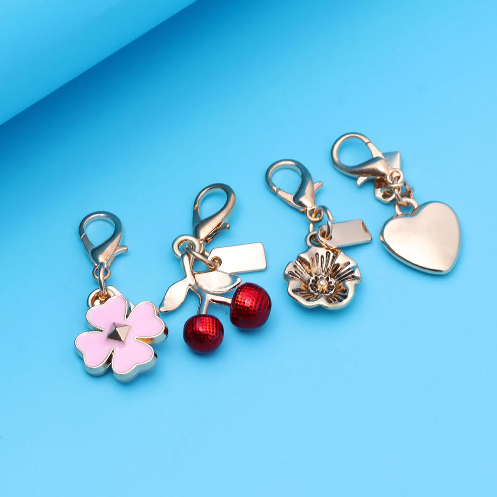 Luxury Highend Cherry Butterfly Four-leaf Clover Love Bear Mouse Keychain Ladies Y2K Bag Pendant Car Accessories Gift Decoration