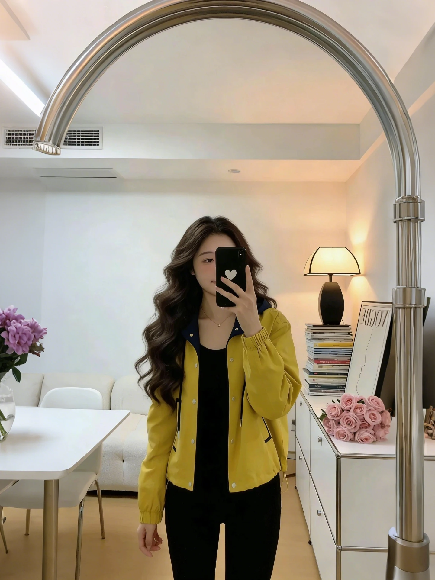 

Casual Commute Style Yellow Hooded Short Sportswear Jacket Women's Spring 2026 New Color Block Slimming Sportswear Coat