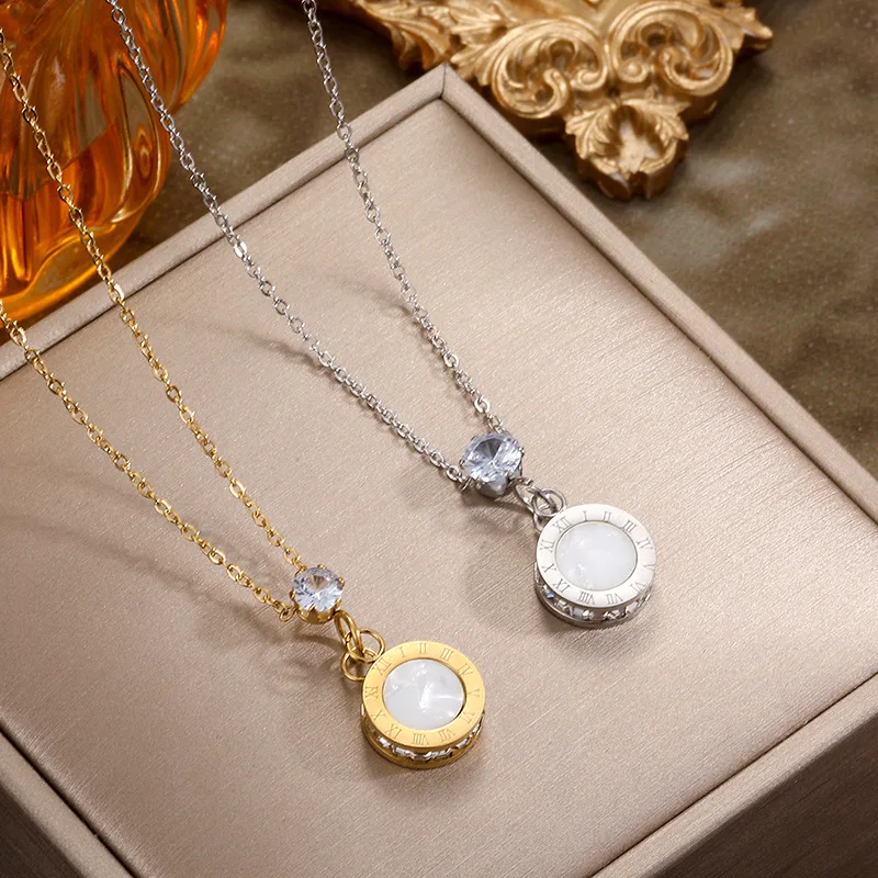 Vintage Roman Numeral Rotatable Pendant Necklace Women Double-Sided Shell & Black Stone Inlaid Gold Plated Necklace For Banquet