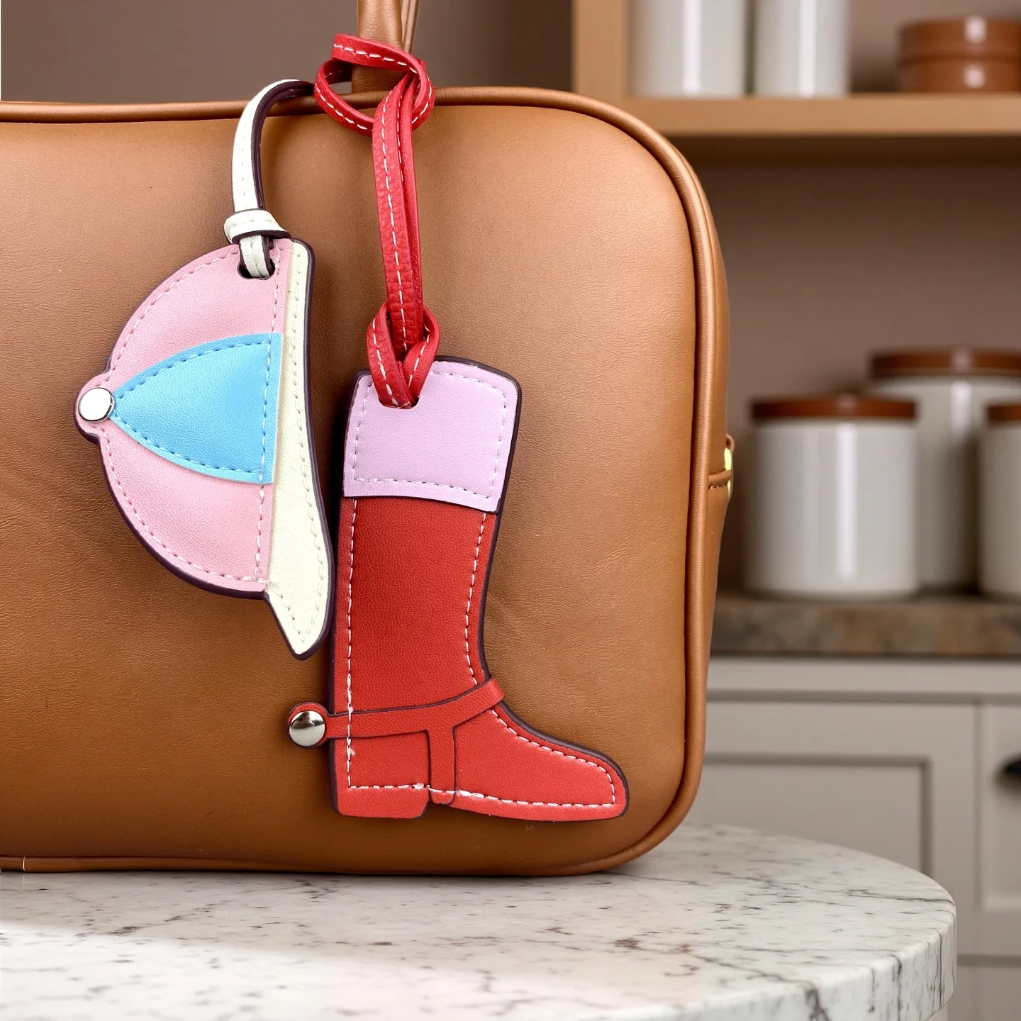 مجموعة سحر الحقائب المصنوعة من جلد البولي يوريثان اللطيفة - مزيج ومطابقة من الأحذية والقبعة والقميص لأسلوبك الفريد | إكسسوارات ممتعة ومرحة لجميع حجم الحقيبة #6