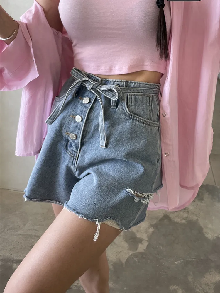 

Женские рваные джинсовые шорты с высокой талией, широкими штанинами, винтажные, с поясом, на одной пуговице, с бахромой, летние джинсы