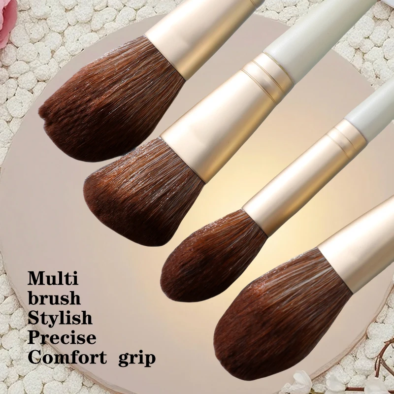 Przenośny zestaw pędzli do makijażu, stylowy i trwały, schludnie zapakowany w kompaktową saszetkę do makijażu na wynos.