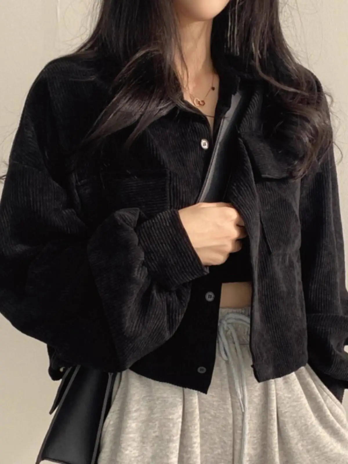 2025 Autmn Women's Shirt Jacket French Retro Single Breasted Collared Corduroy Long Sleeve Short Stylish Outerwear