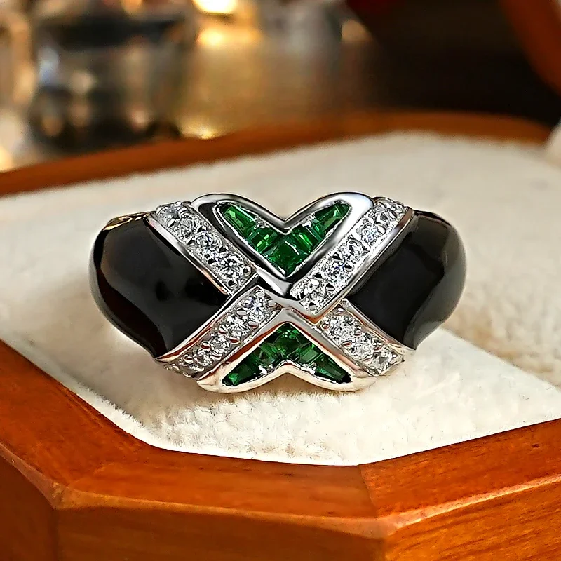 Middle aged 925 sterling silver emerald retro dark ring with cool and aloof personality, niche European and American style