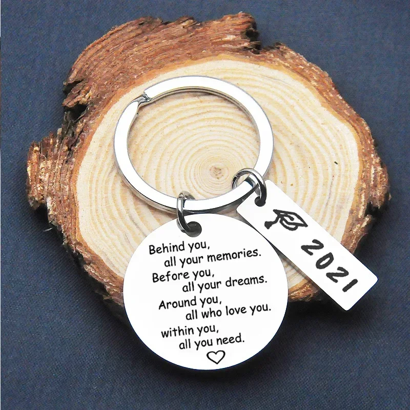 Metal Graduation Gift Keychain Class Of 2026 Key Ring For High School College Graduation Graduation Season Souvenir