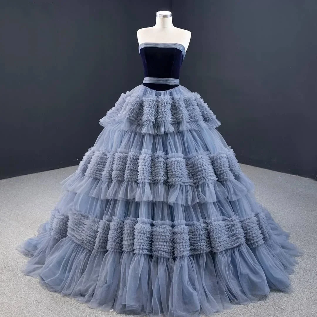 Abito da sposa blu fumo senza spalline abito da ballo in Tulle a strati lunghezza del pavimento abiti da sera con abito lungo da treno per le donne 2023