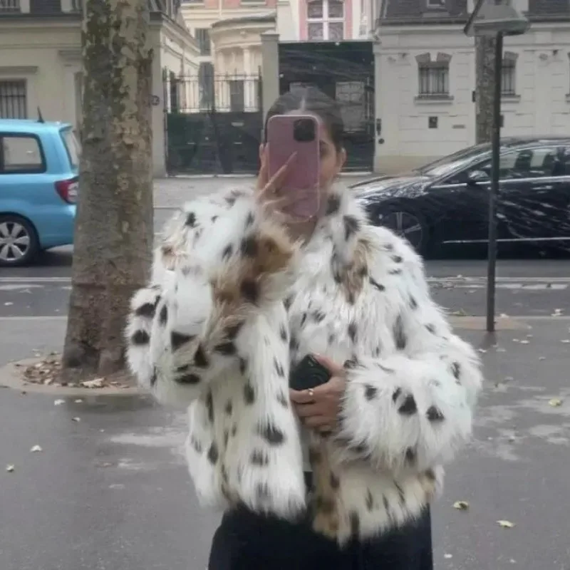 Nowe europejskie i amerykańskie ciepłe kurtki ze sztucznego futra Luźna kurtka z futra w panterkę 2025 Odzież damska Płaszcze dla elit