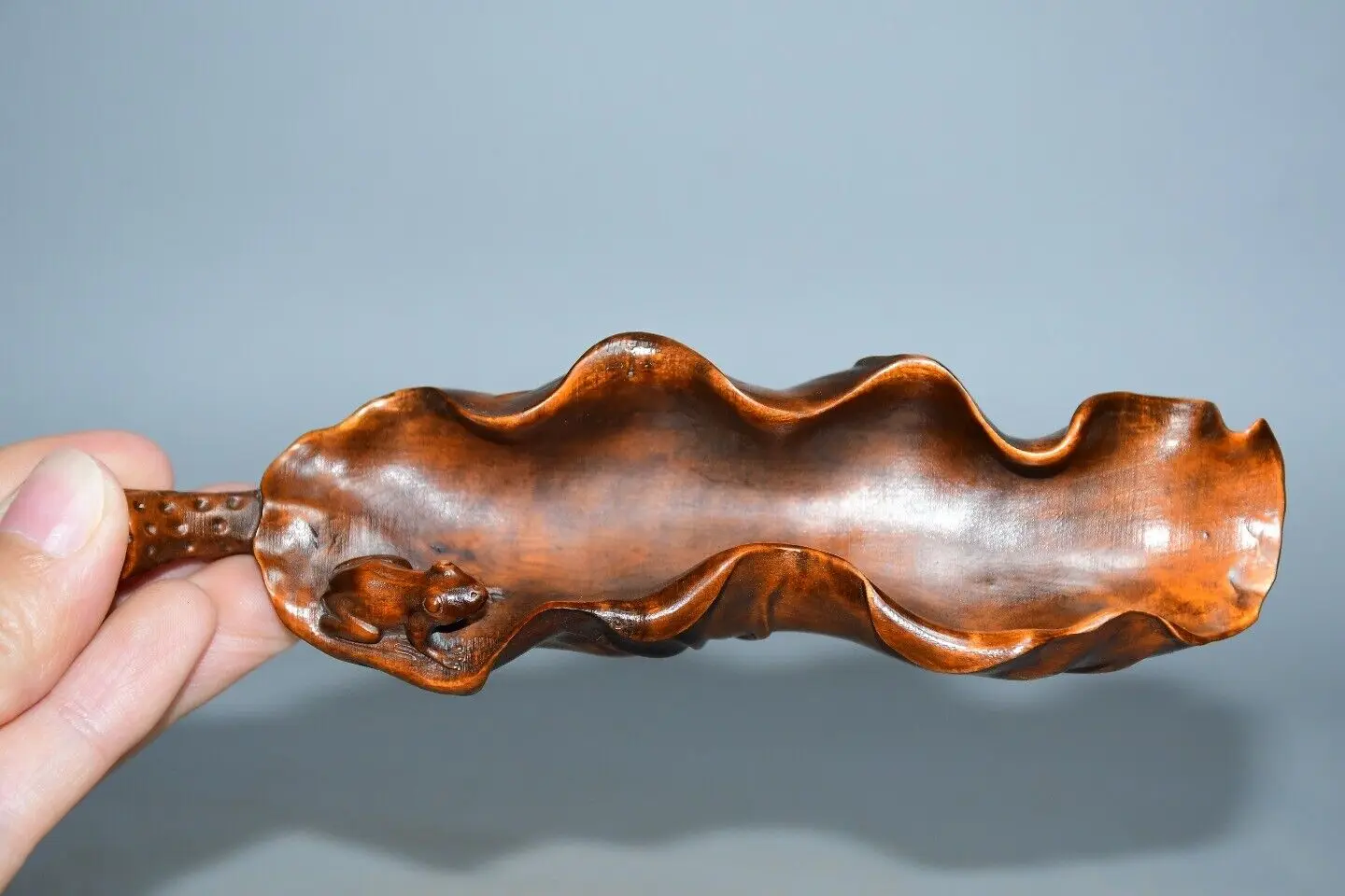 

China Vintage Boxwood Wood Carved Frog Exquisite Tea Shovel Statue Art