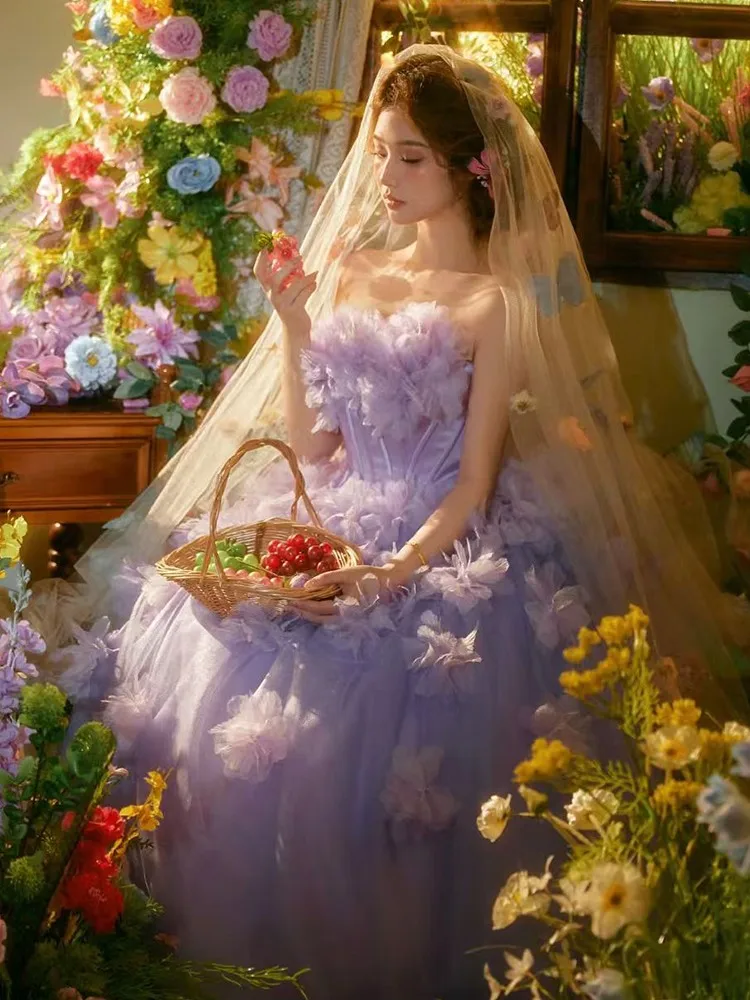 

Light luxury strapless coming-of-age ceremony birthday photo studio theme dress travel photography heavy industry