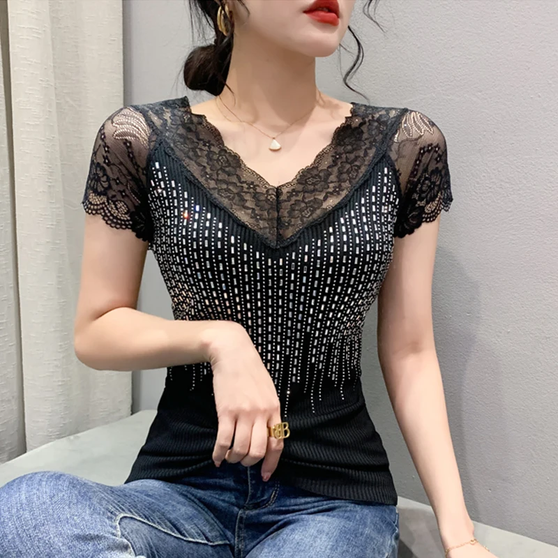 Camisa de encaje de punto de retazos Sexy para mujer, Tops de manga corta con diamantes, Camiseta ajustada con cuello en V para mujer, nueva moda de verano