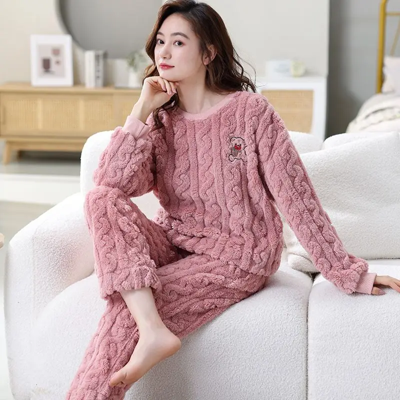 Damen pyjamas Set Herbst Winter Flanell Nachtwäsche 2024 neue Plüsch Lounge wear mittleren Alters Mutter dicke Korallen samt Hauskleidung