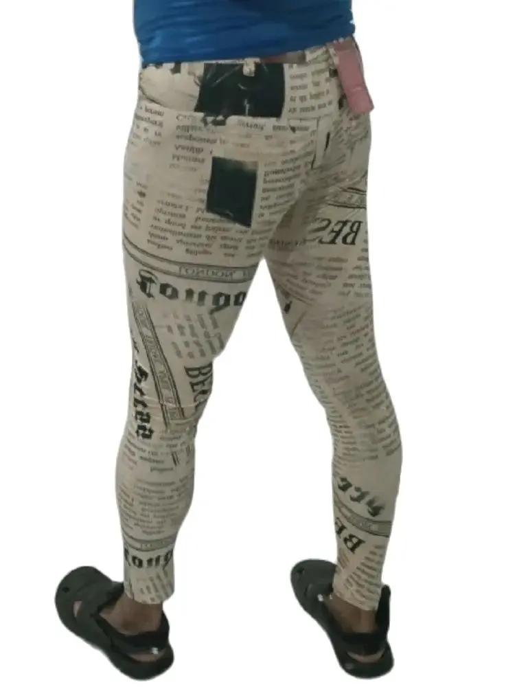 Männer hochela tische lässige Bleistift hose dünne Mode Persönlichkeit Cowboy-Stil Hose Retro Zeitung Brief druck Trend Leggings