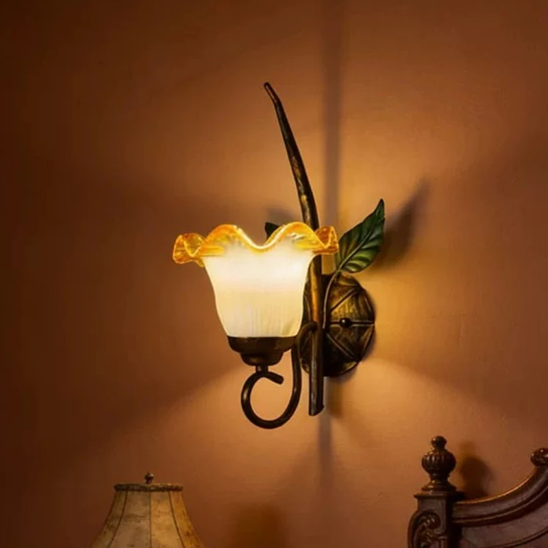 

European Retro Iron Wall Sconces 3000K Bedroom Bedside Living Room Corridor 8W Leaf&Glass Flower Lampshade Medieval Wall Light