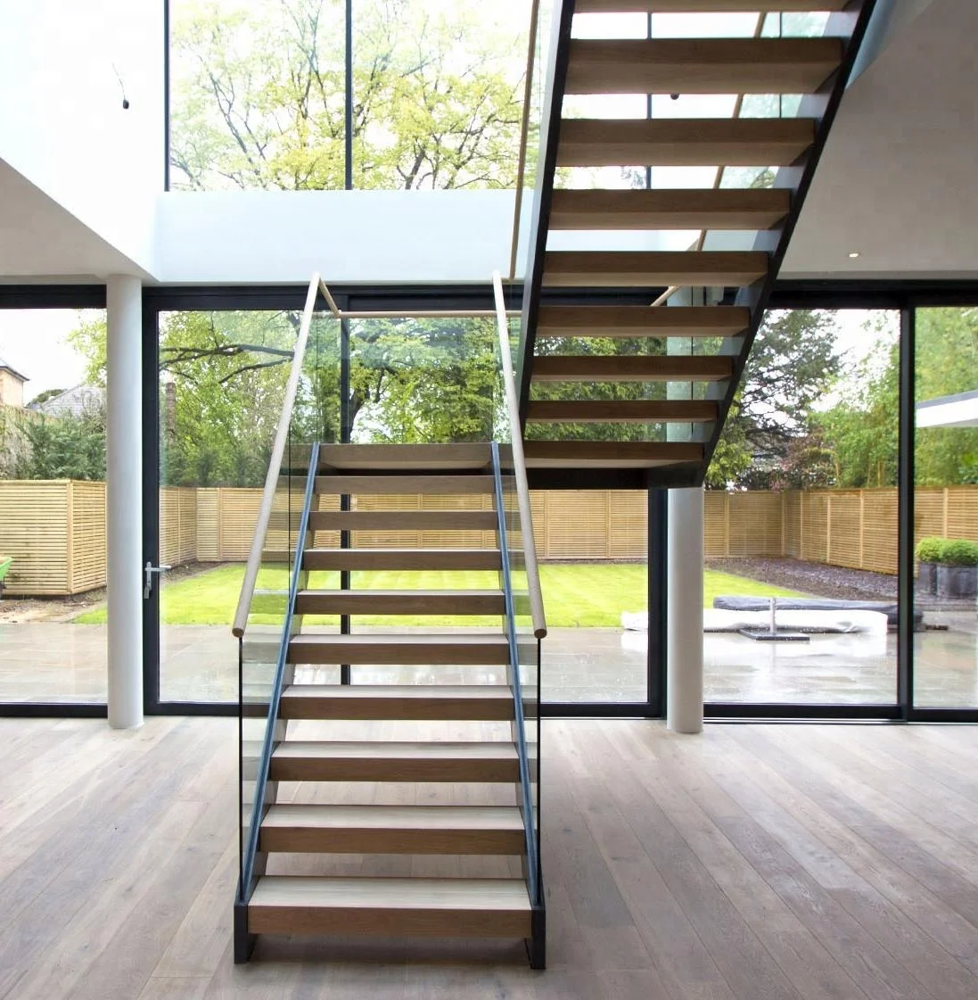 الدرج الحديث درابزين زجاجي مستقيم LED ضوء درابزين خشبي يعالج درج خشب البلوط الأحمر #4