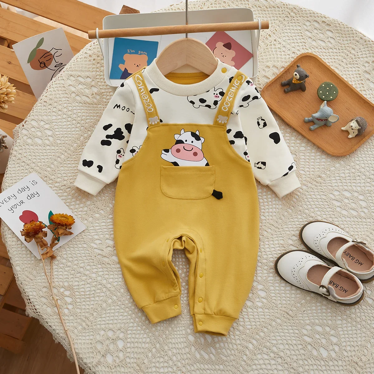 

Baby romper straps cow fake two newborn clothes spring and autumn