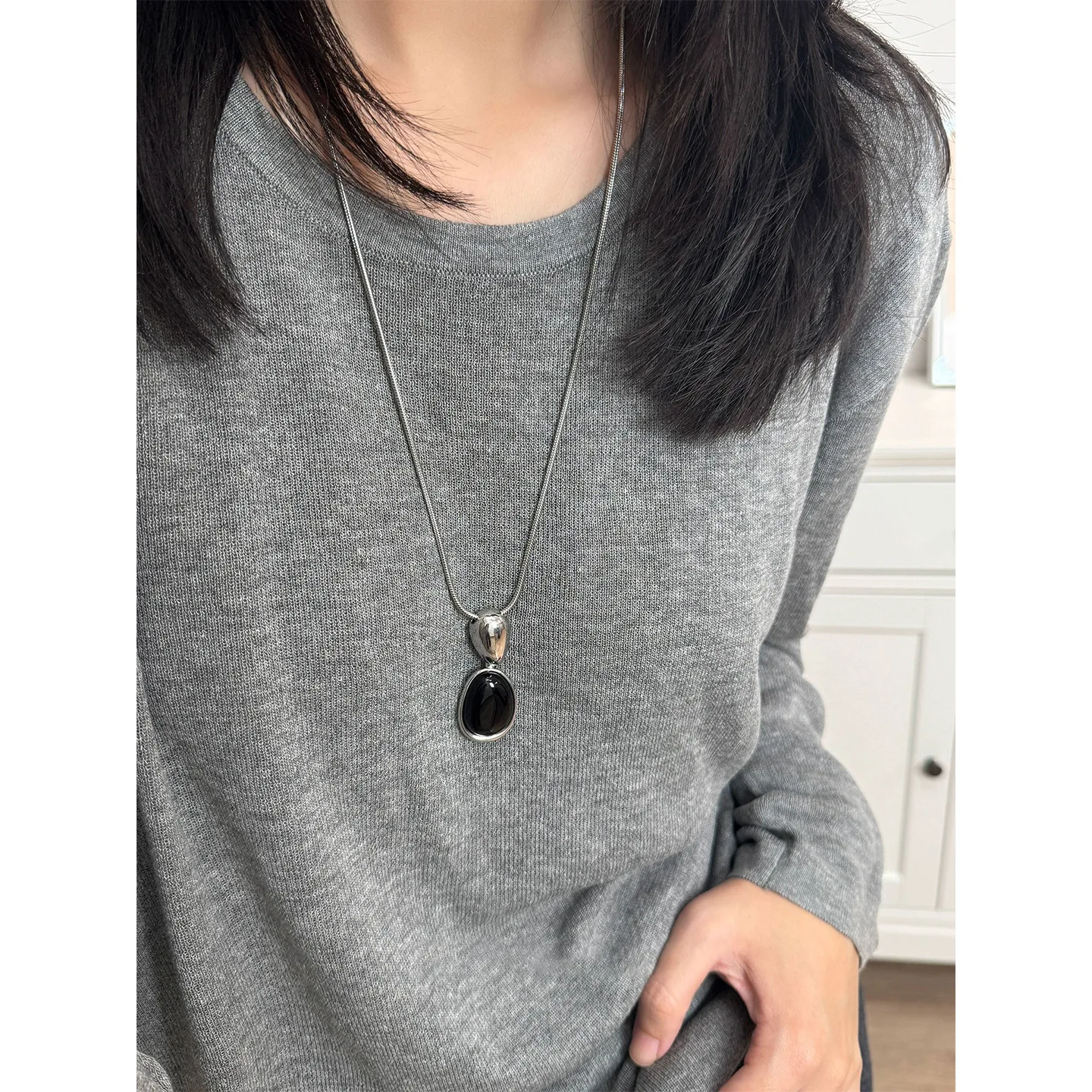 مجوهرات الأزياء خمر قلادة سوداء عظم الثعبان قلادة طويلة ، المرأة سترة سلسلة 2025 الاتجاه الجديد هدايا الحفلات