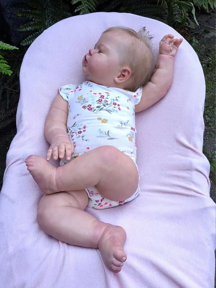 ตุ๊กตาเด็กทารกหลับตาเหมือนจริง ขนาด 24 นิ้ว ทำจากผ้าเนื้อนุ่ม แบบรีบอร์น พร้อมผมปลูกด้วยมือ และดีไซน์น่ากอดสำหรับเด็กผู้หญิง