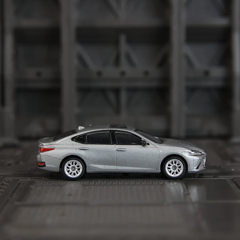 CCA 1:64 レクサス ES300h 合金車モデル装飾品コレクションスライドショック豊富な詳細、細かい仕上がり