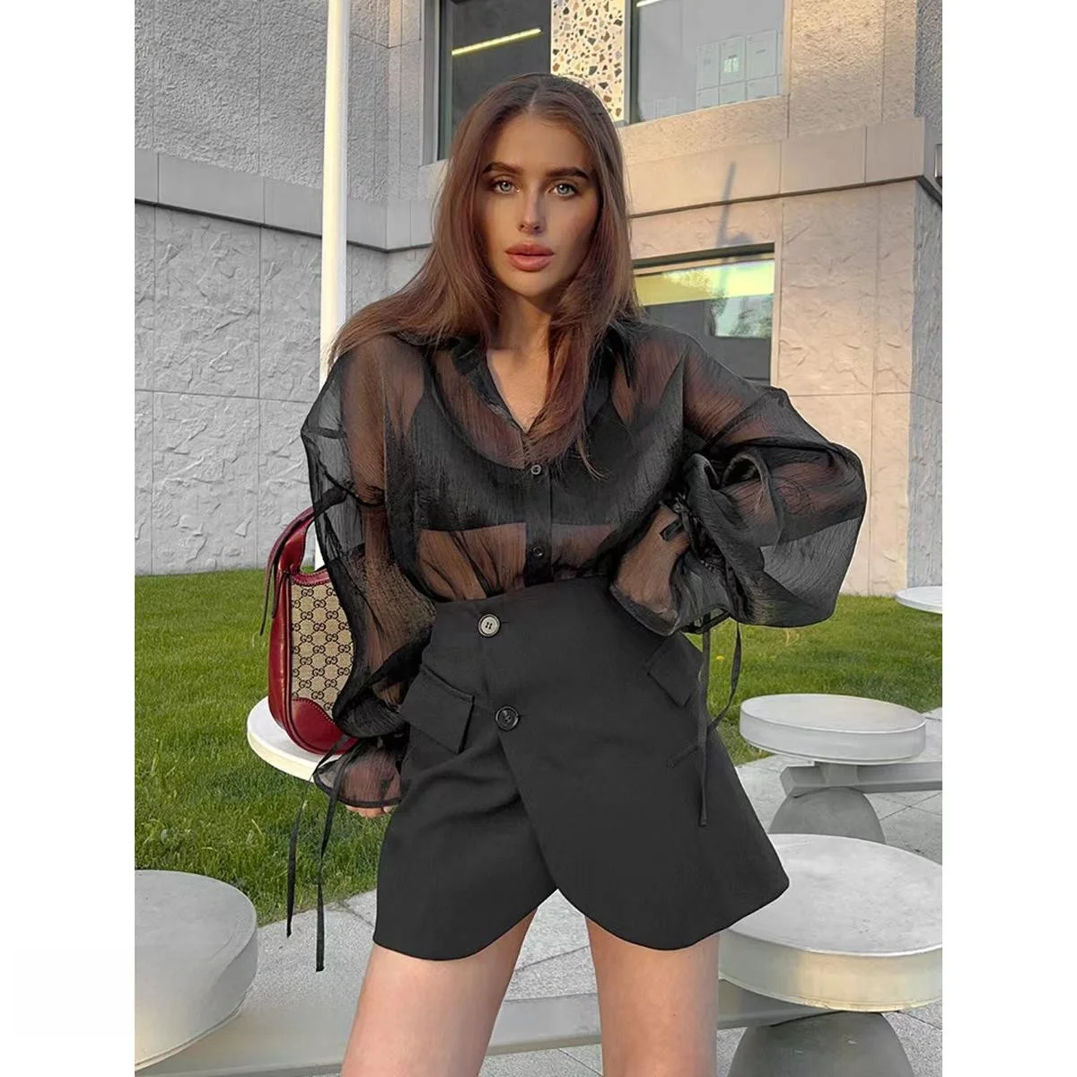 

Bla Sexy Me irt with Bubble Sves And Collar Perspective Design Long Sve Loose Fit mid Length Pure Color Button Cl...