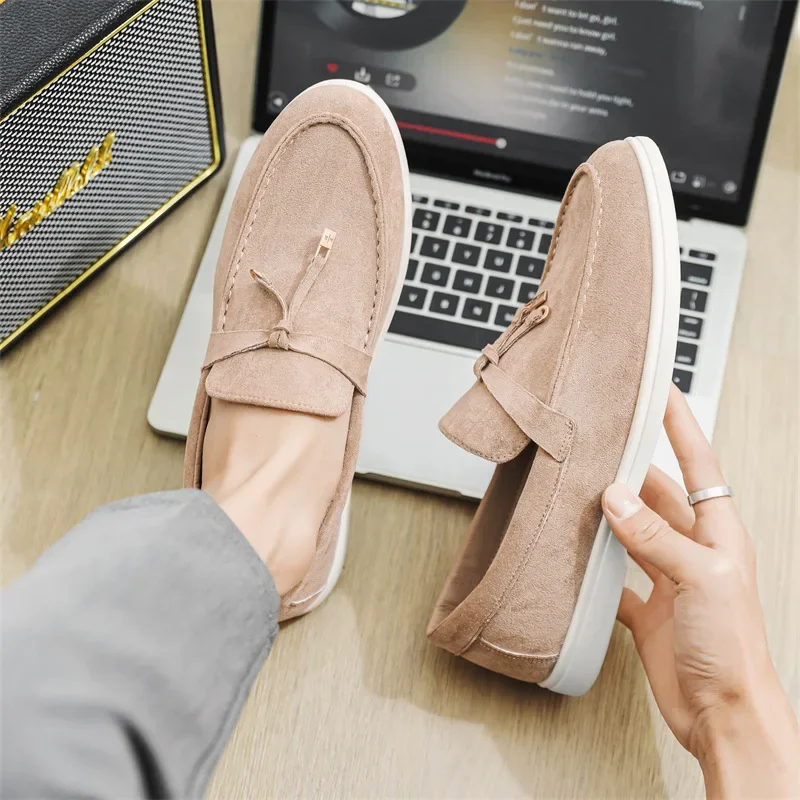 

New Men's Shoes Suede Loafers Fashionable British Men's Casual Shoes Moccasins Outdoor Driving Shoes Handmade Slip Flat Shoes