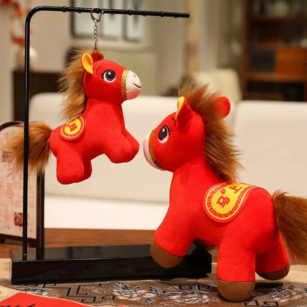 

Удачный 2026 год: Фигурка Лошади по китайскому зодиаку, реалистичная декоративная мягкая плюшевая игрушка-лошадка с буквенным принтом, украшение для автомобиля