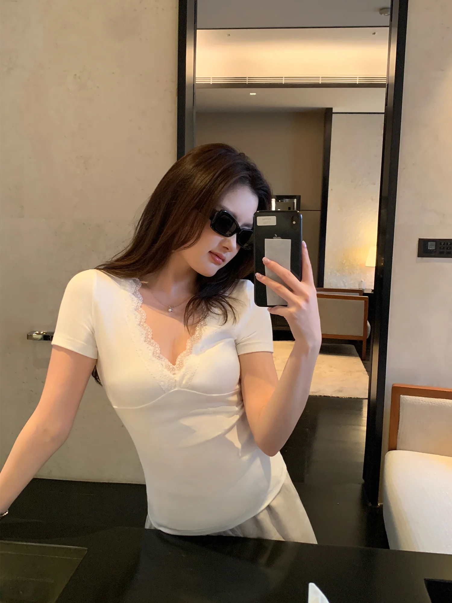 Pusumede Lace Patchwork V-Neck Short Sleeve Women's T-Shirt Pure Desire Slim Fit Short Length Top Elegant Atmosphere