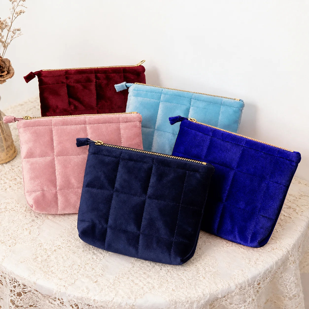 Velvet Toiletry Bag Lightweight Storage Bag Wash Bag Wear-Resistant Makeup Storage Pouch For Jewelry Storage Travel
