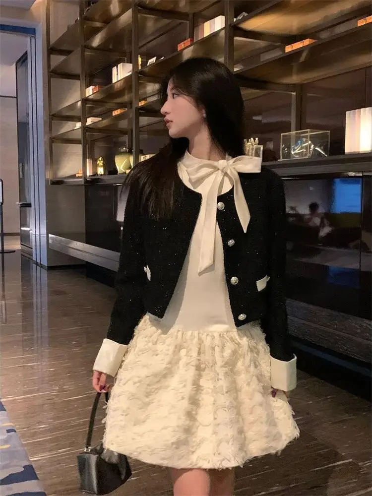 

Зимний комплект в стиле Rich Girl: женский короткий пиджак в стиле Miu Miu и модный полный комплект для весеннего сезона.