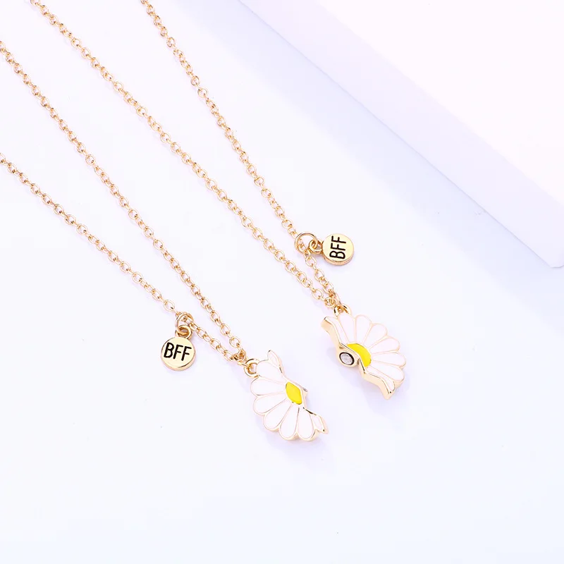 Lovecryst 2Pcs/set Small Daisy Flower Magnetic Simple Flower Drip Oil Best Friend Necklace BFF Friendship Jewelry Gifts for Kids