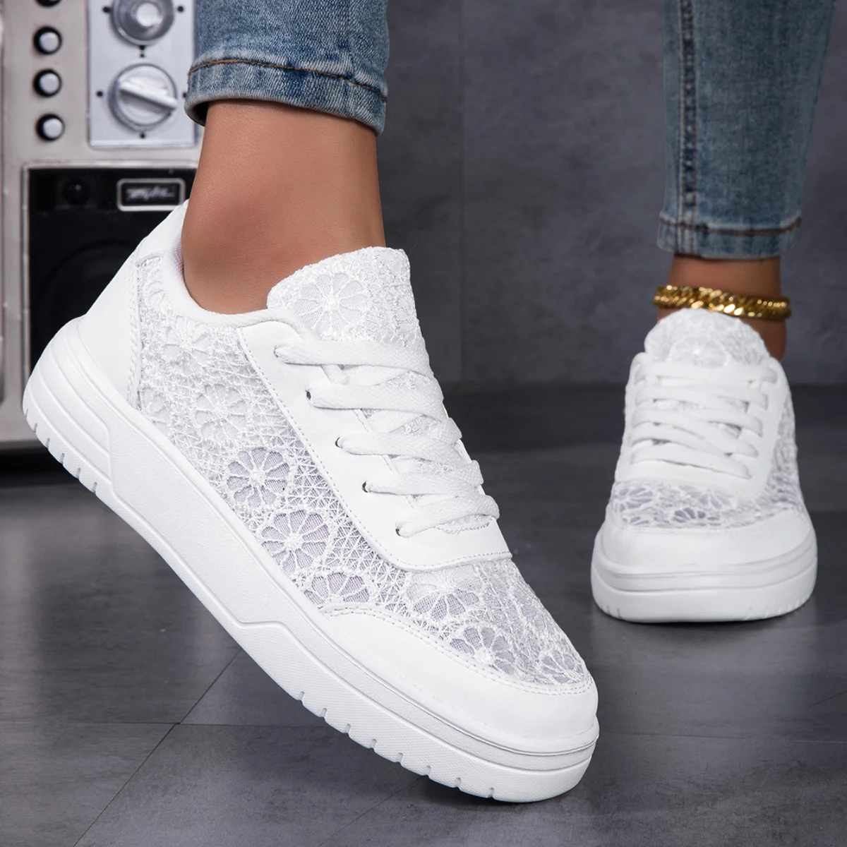 Damen-Sneaker, modisch, atmungsaktiv, mit Spitze, Blumenmuster, Designer-Schuhe, leichte Slipper, weibliche, lässige, bequeme Sneakers, weiße Schuhe