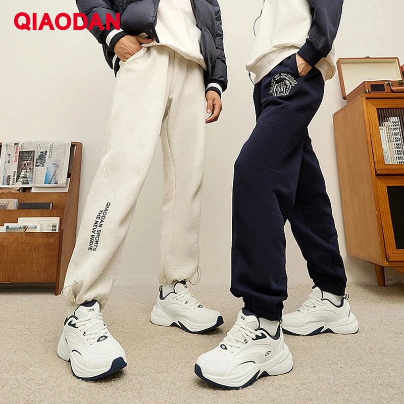 QIAODAN Sepatu Tenis Santai untuk Pria 2025 Musim Gugur Baru Tahan Air Hangat Ringan Sepatu Olahraga Bertali Fashion Pria QXL043251309