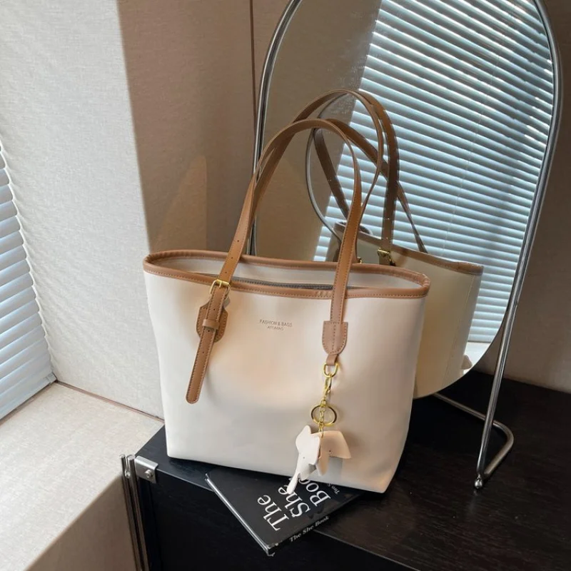 

High-End Women's Tote Bag Made Of Jasmine-Patterned Leather Featuring Trendy Paris Vintage Lightweight Soft