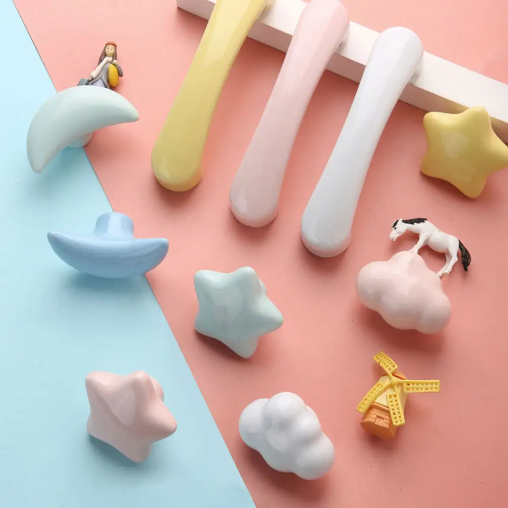 2Pcs Stylish Ceramic Drawer Pulls Moon Design Knobs for Cabinets Wardrobes Bins Office Bar Ktv Hotel Interior Upgrade