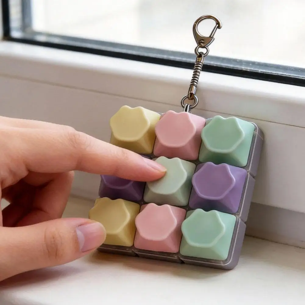 

Антистрессовый брелок-игрушка с девятью кнопками, активируемый нажатием пальцами, светящаяся игрушка-клавиатура, DIY-игрушка для пальцев