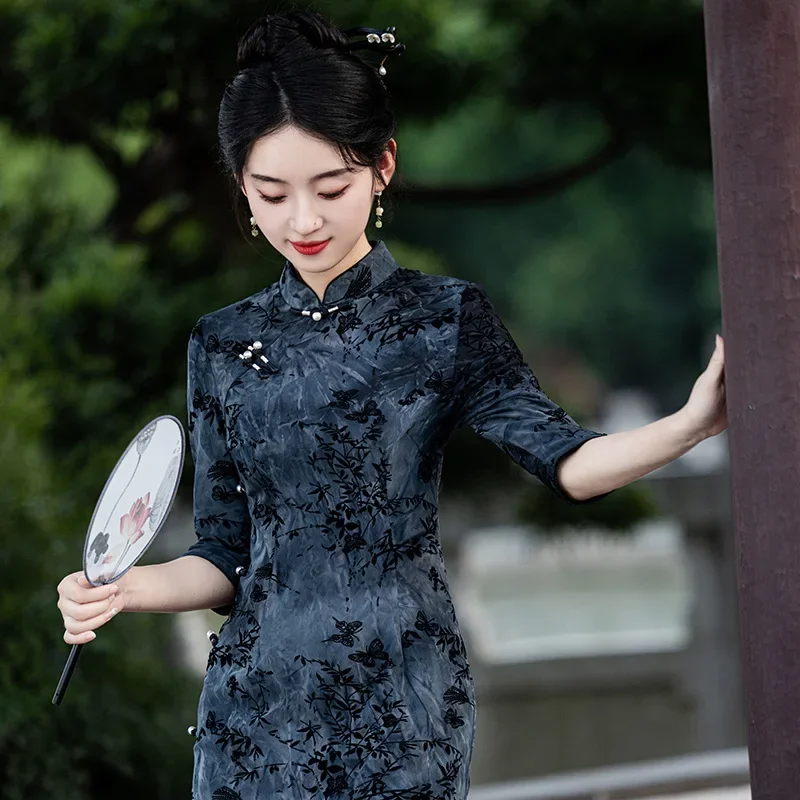 

Осень и зима, новинка 2024, велюровое темпераментное длинное платье в стиле ретро, улучшенное двухслойное платье Cheongsam Qipao с боковыми восемью пуговицами