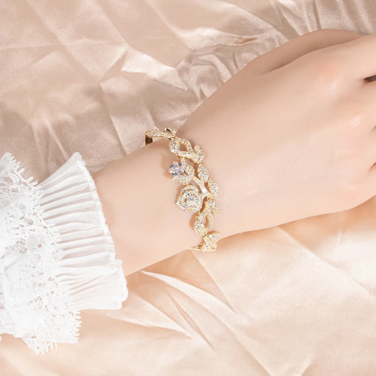 HIBRIDE Fashion Sturdy Vintage Multicolour Flower Shaped Bracelet Women's Jewellery Costume Set Holiday Wedding Gift Party B13