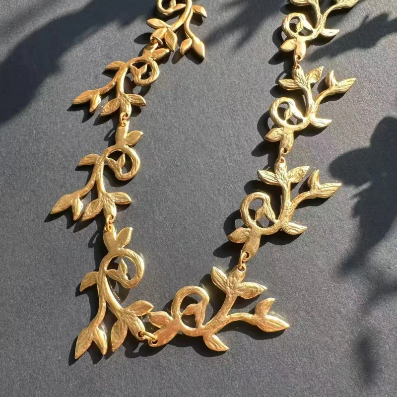 Fashion Jewelry Vintage Gold-plated Hammered Texture Olive Branch Vine Leaf Pendant Necklace Clavicle Chain for Women Party
