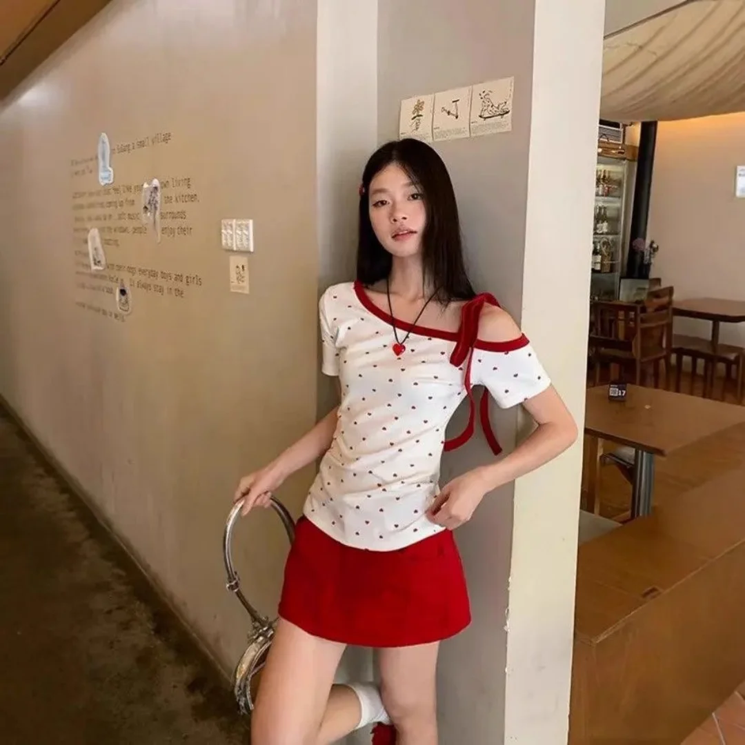 T-shirt à manches courtes pour filles, imprimé cœur d'amour doux et épicé, bretelles dénudées, haut ajusté à la taille, nouvelle collection