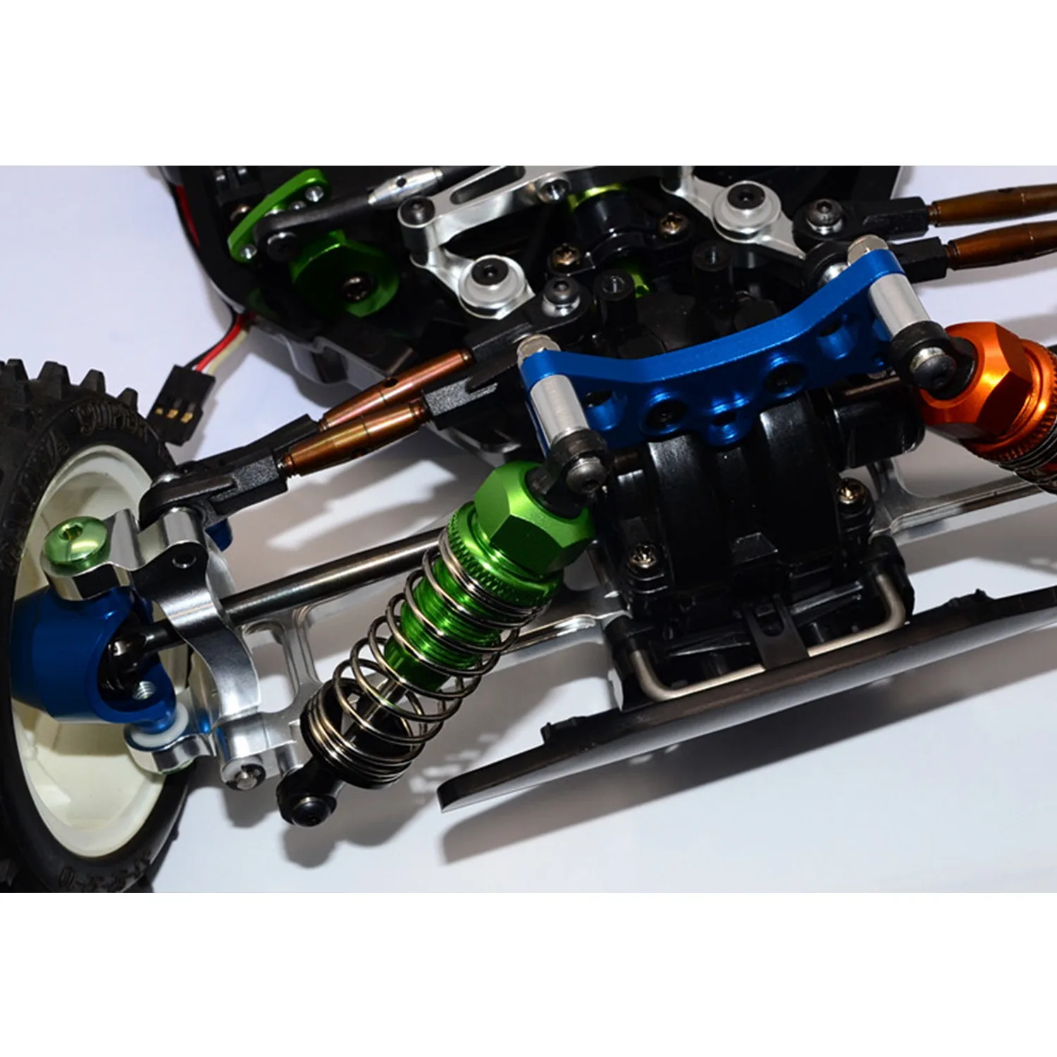 タミヤ TT02B TT-02B 1/10 RC カー用フロントショックダンパープレート、レッド