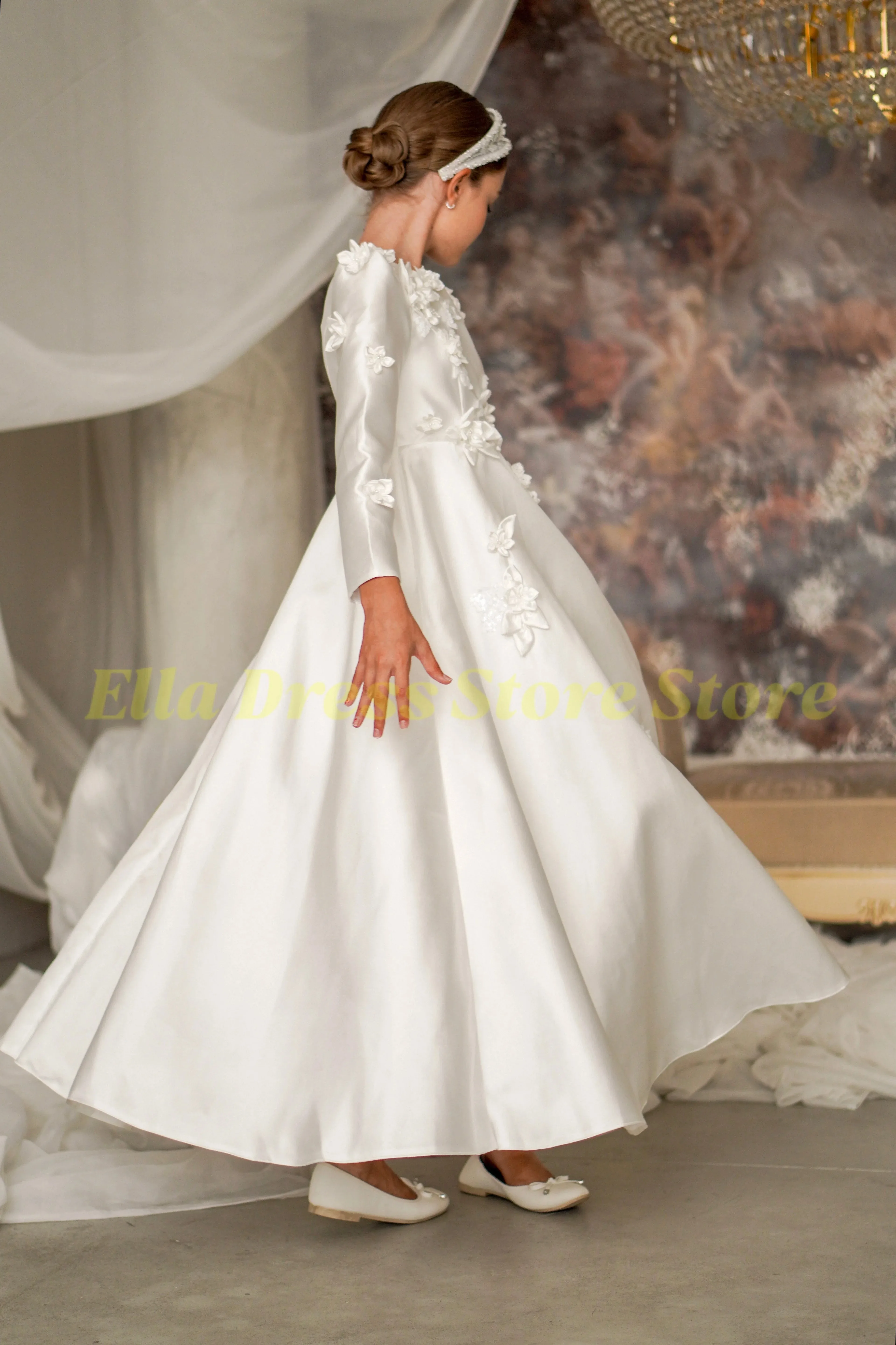 Großhandel Satin O-Ausschnitt Langarm-Kleid Rock Applikationen Blumenmädchenkleid für Hochzeitszeremonien Geburtstagsfeier Urlaub – Detail 2