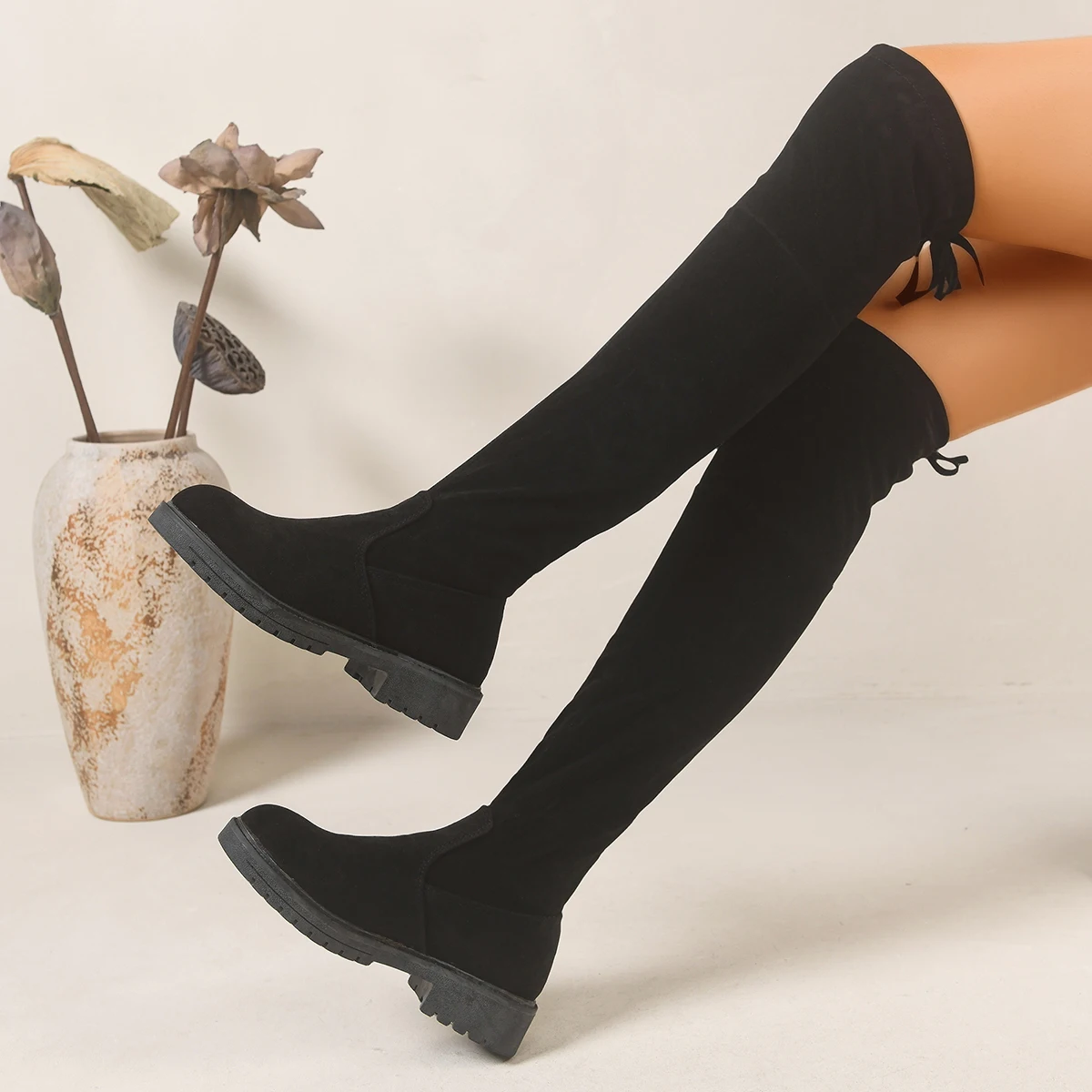 2026 Modische Wildleder-Damenstiefel für Herbst und Winter, elastische kniehohe Stiefel für Damen, sexy elegante Overknee-Stiefel mit Schnürung – Detail 2