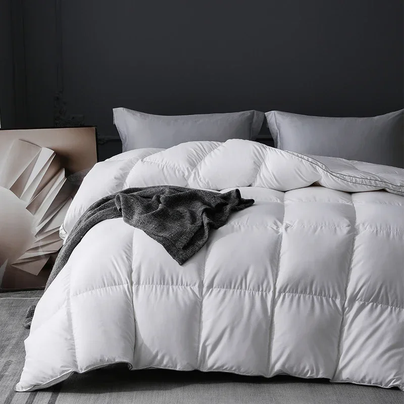 ultralight High-Quality 95% Goose Down Duvet quilt - Hypoallergenic, Noiseless, and Breathable for a Restful Sleep, Queen Size