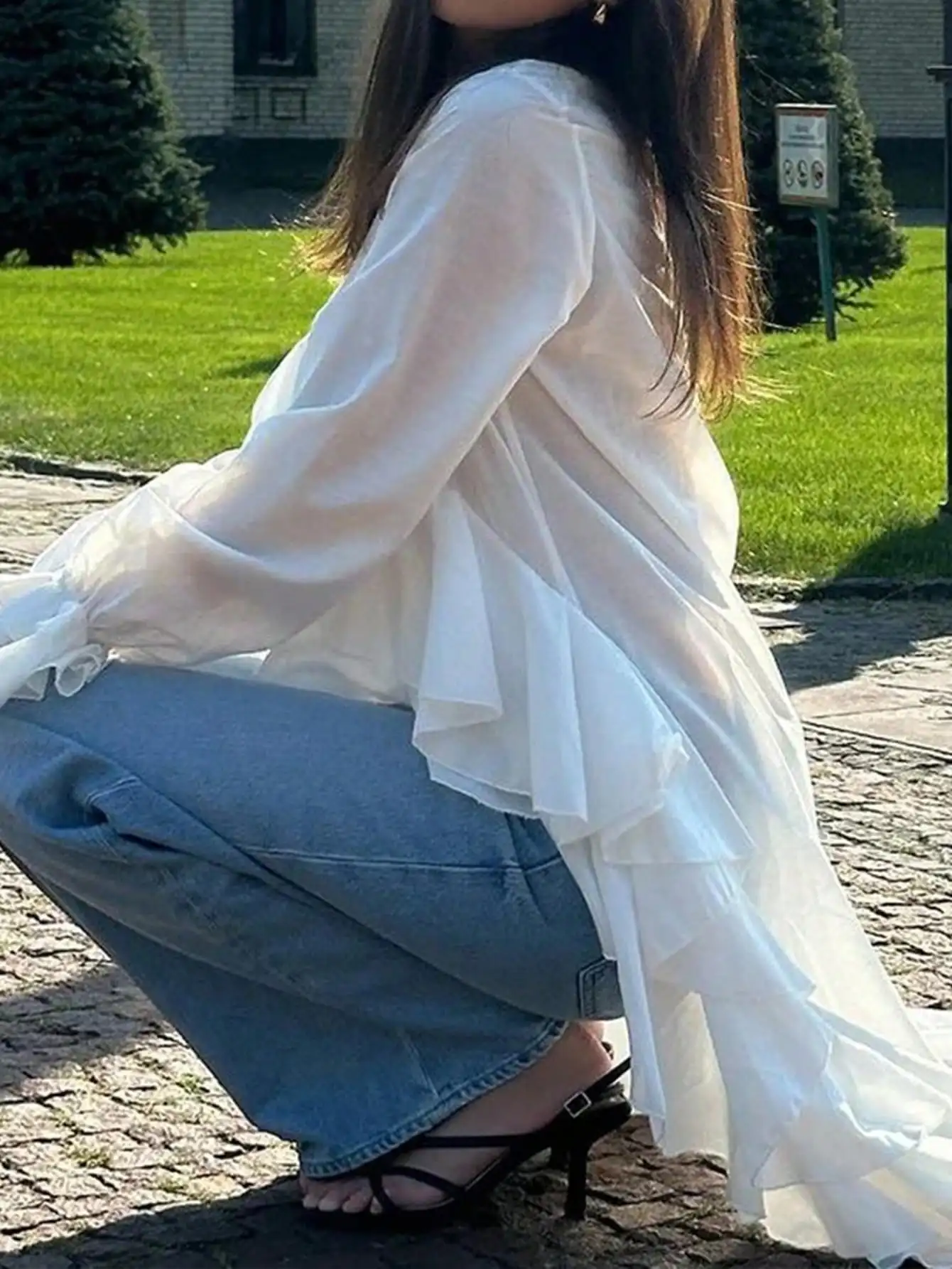 

Loose White Women's Blouse V-Neck Long Sleeve Ruffle Hem Top