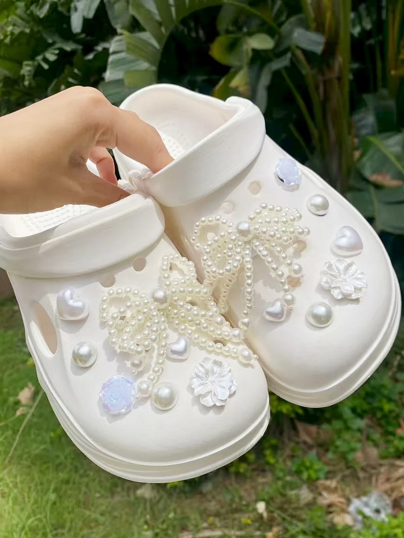 14 pieces of pearl bows, hearts, ABS pearls, roses, flower shoe buckles DIY decorations, multi-functional shoe clip accessories